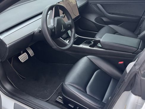 Used 2020 Tesla Model 3 Performance image 12