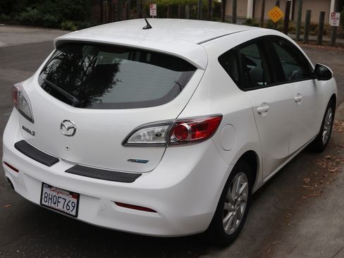 Used 2013 MAZDA MAZDA3 i Touring image 2