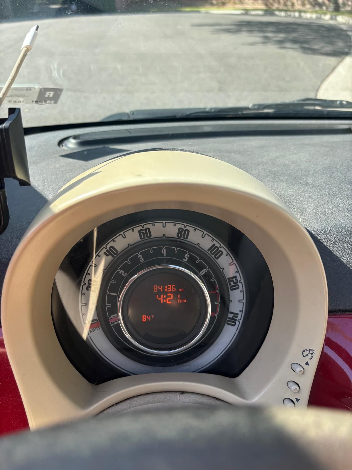 Used 2013 FIAT 500 Lounge w/ Luxury Leather Pkg FWD image 10