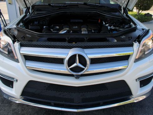 Used 2015 Mercedes-Benz GL 550 4MATIC image 24