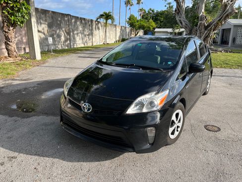 Used 2014 Toyota Prius Four image 2