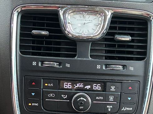 Used 2012 Chrysler Town & Country Touring w/ Entertainment Group #1 FWD image 14