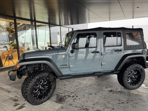 Used 2014 Jeep Wrangler Unlimited Sport image 2