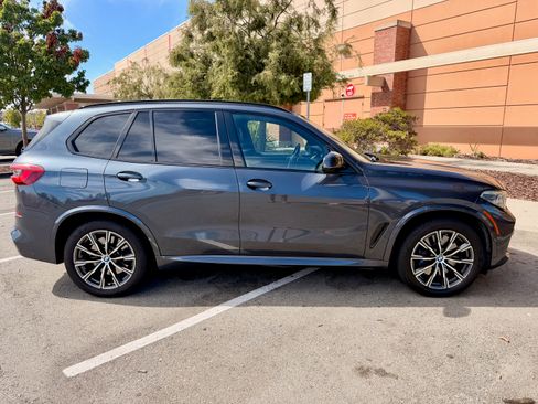 Used 2019 BMW X5 xDrive50i w/ M Sport Package AWD/4WD image 9