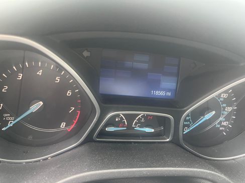 Used 2014 Ford Focus SE w/ SE Winter Package FWD image 5