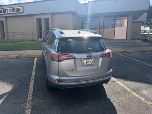 Used 2017 Toyota RAV4 LE FWD image 8