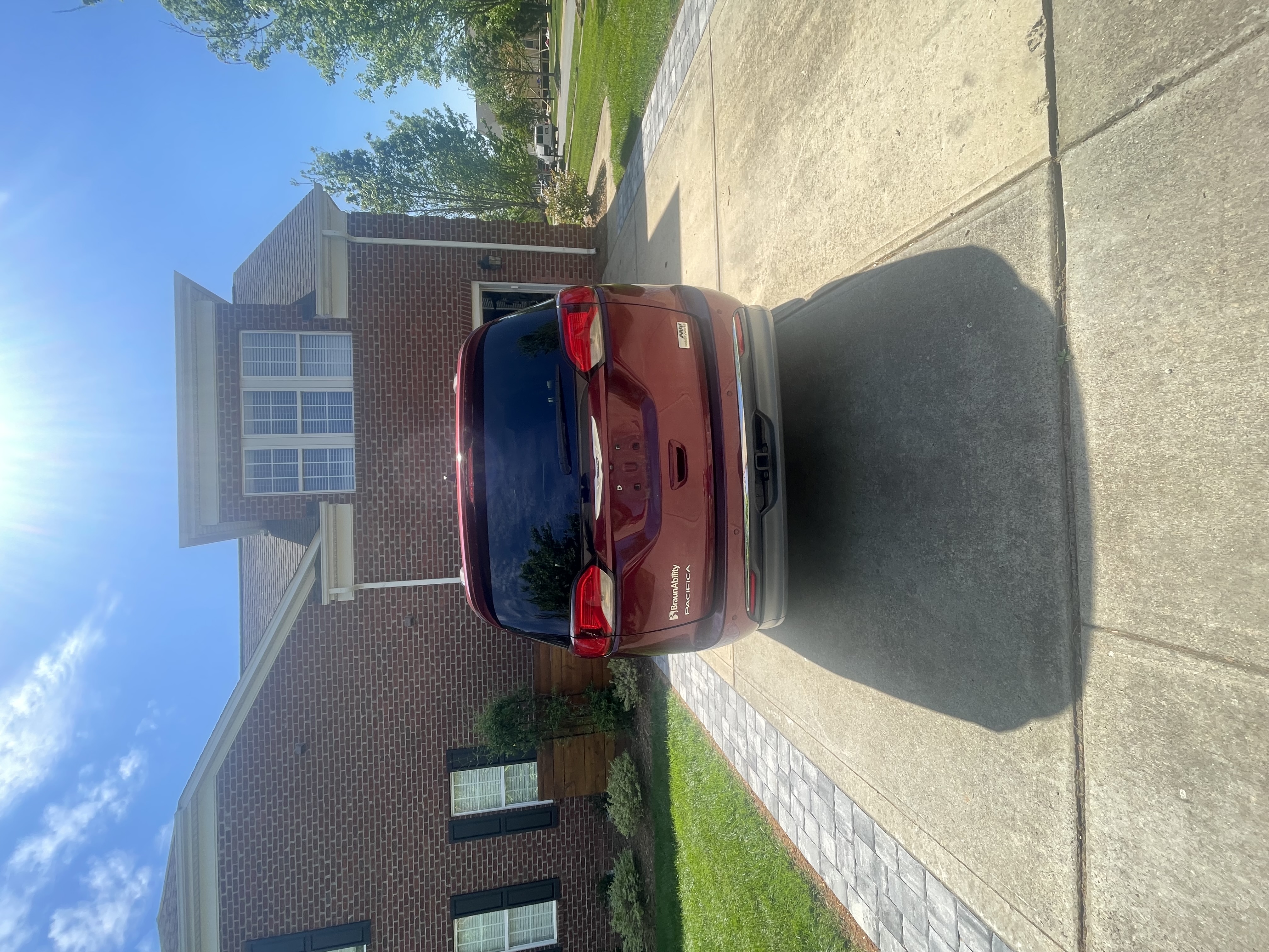 Used 2020 Chrysler Pacifica Touring-L FWD image 4