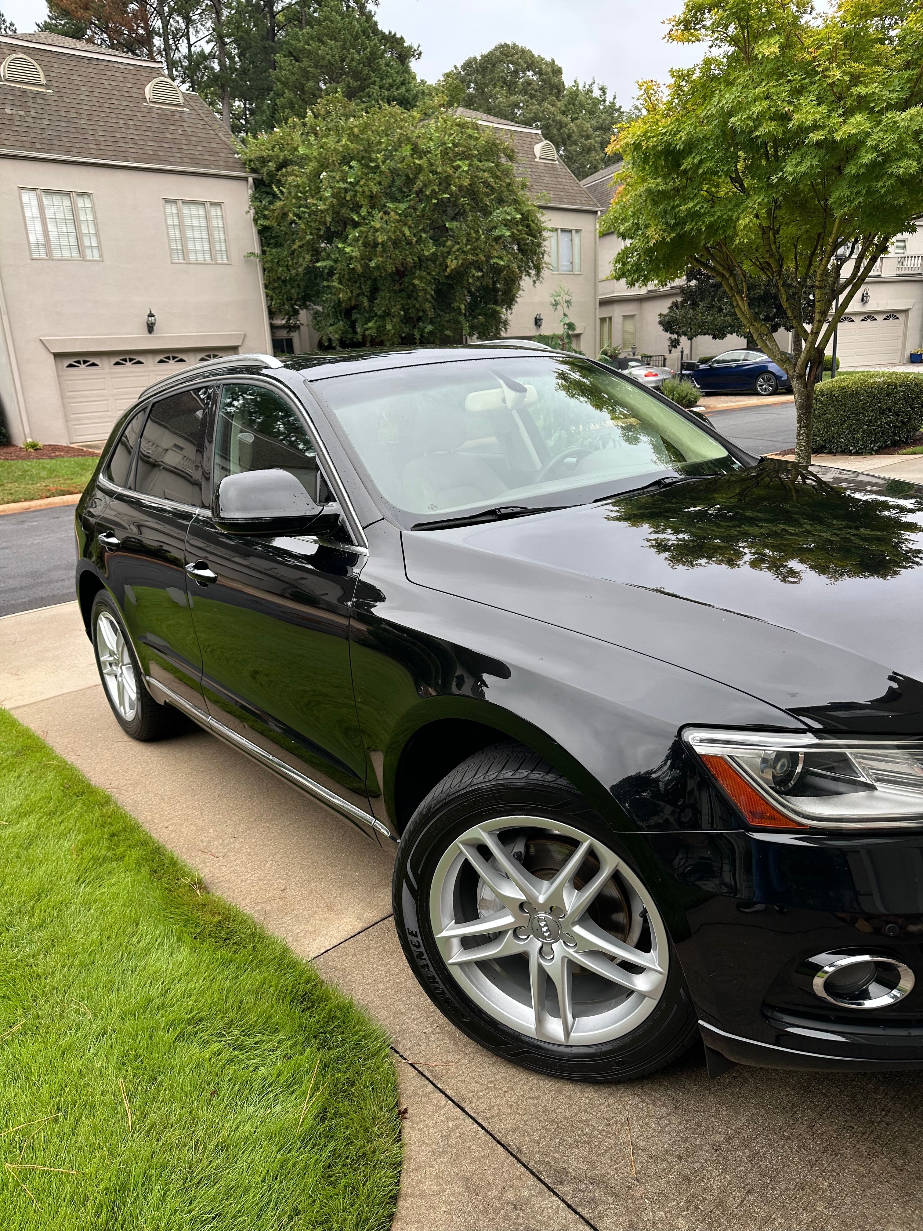 Used 2017 Audi Q5 2.0T Premium Plus w/ Technology Package AWD/4WD image 12