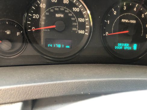 Used 2006 Jeep Grand Cherokee Laredo w/ Cargo Convenience Group image 4