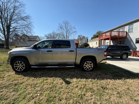 Used 2018 Toyota Tundra SR5 w/ SR5 Upgrade Package image 2