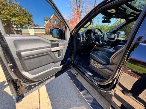 Used 2018 Ford F150 Platinum w/ Equipment Group 701A Luxury image 16