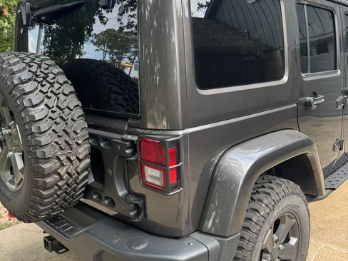 Used 2017 Jeep Wrangler Unlimited Rubicon image 9