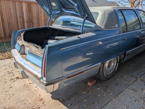 Used 1993 Cadillac Fleetwood Sedan image 4