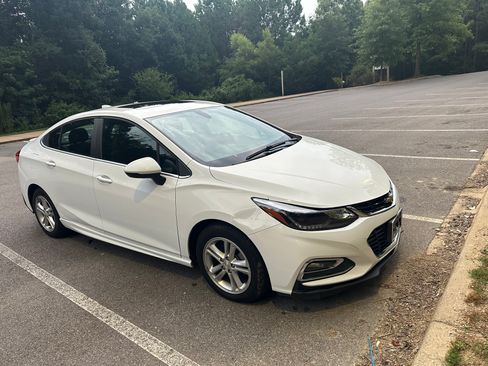 Used 2016 Chevrolet Cruze LT w/ Sun And Sound Package FWD image 11