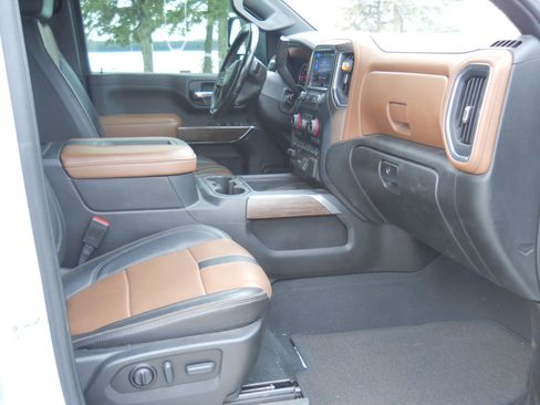 Used 2022 Chevrolet Silverado 2500 High Country w/ Z71 Off-Road Package image 19