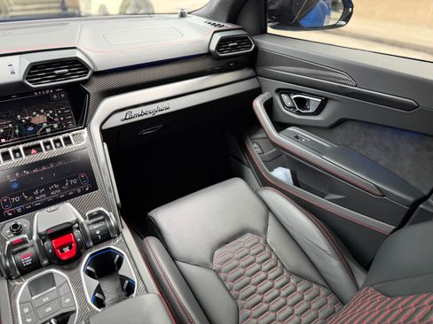 Used 2021 Lamborghini Urus image 16