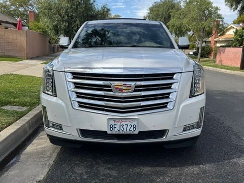 Used 2018 Cadillac Escalade ESV Platinum image 2