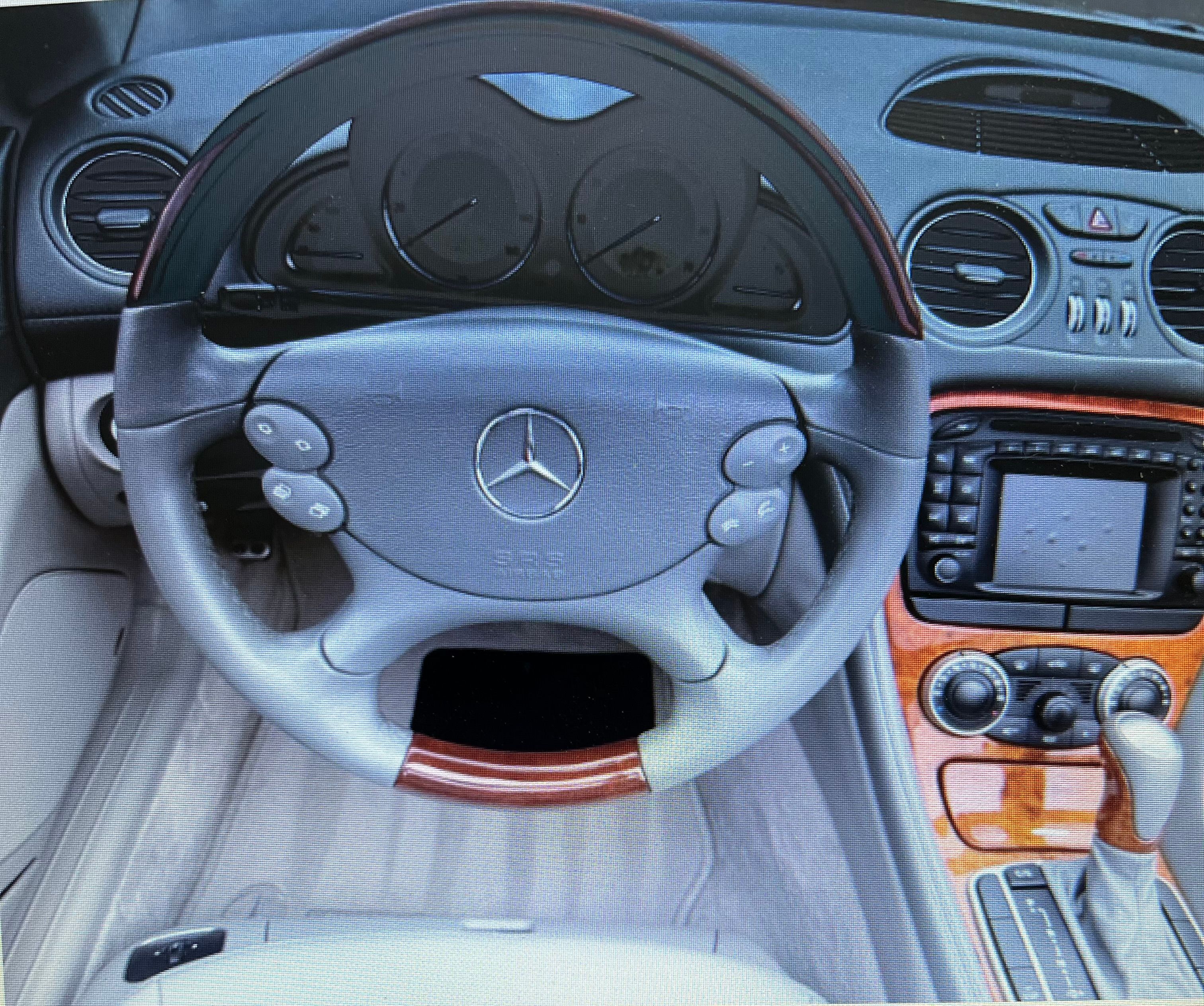 Used 2004 Mercedes-Benz SL 500 image 4
