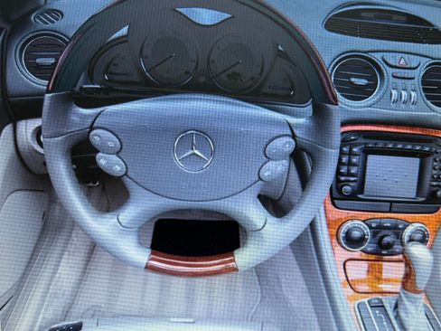 Used 2004 Mercedes-Benz SL 500 image 4