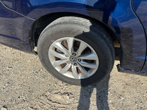 Used 2013 Volkswagen Routan SE image 10