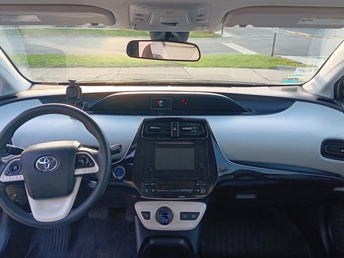 Used 2017 Toyota Prius One image 13