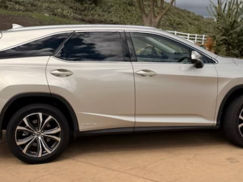 Used 2020 Lexus RX 450hL AWD w/ Premium Package image 4