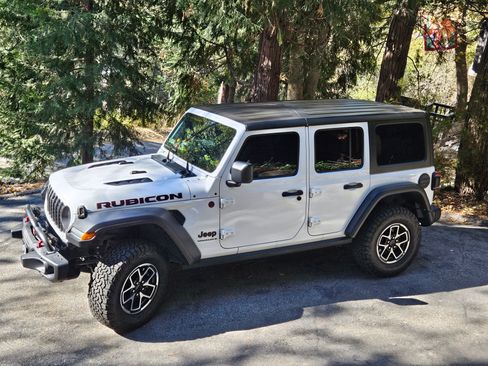 Used 2024 Jeep Wrangler Unlimited Rubicon w/ Capability Package image 5