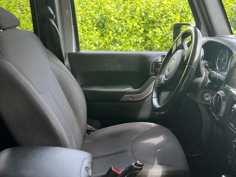 Used 2017 Jeep Wrangler Unlimited Sport w/ Quick Order Package 24S image 9