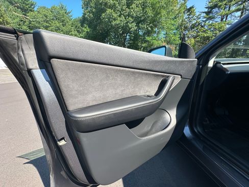 Used 2021 Tesla Model Y Long Range AWD/4WD image 13
