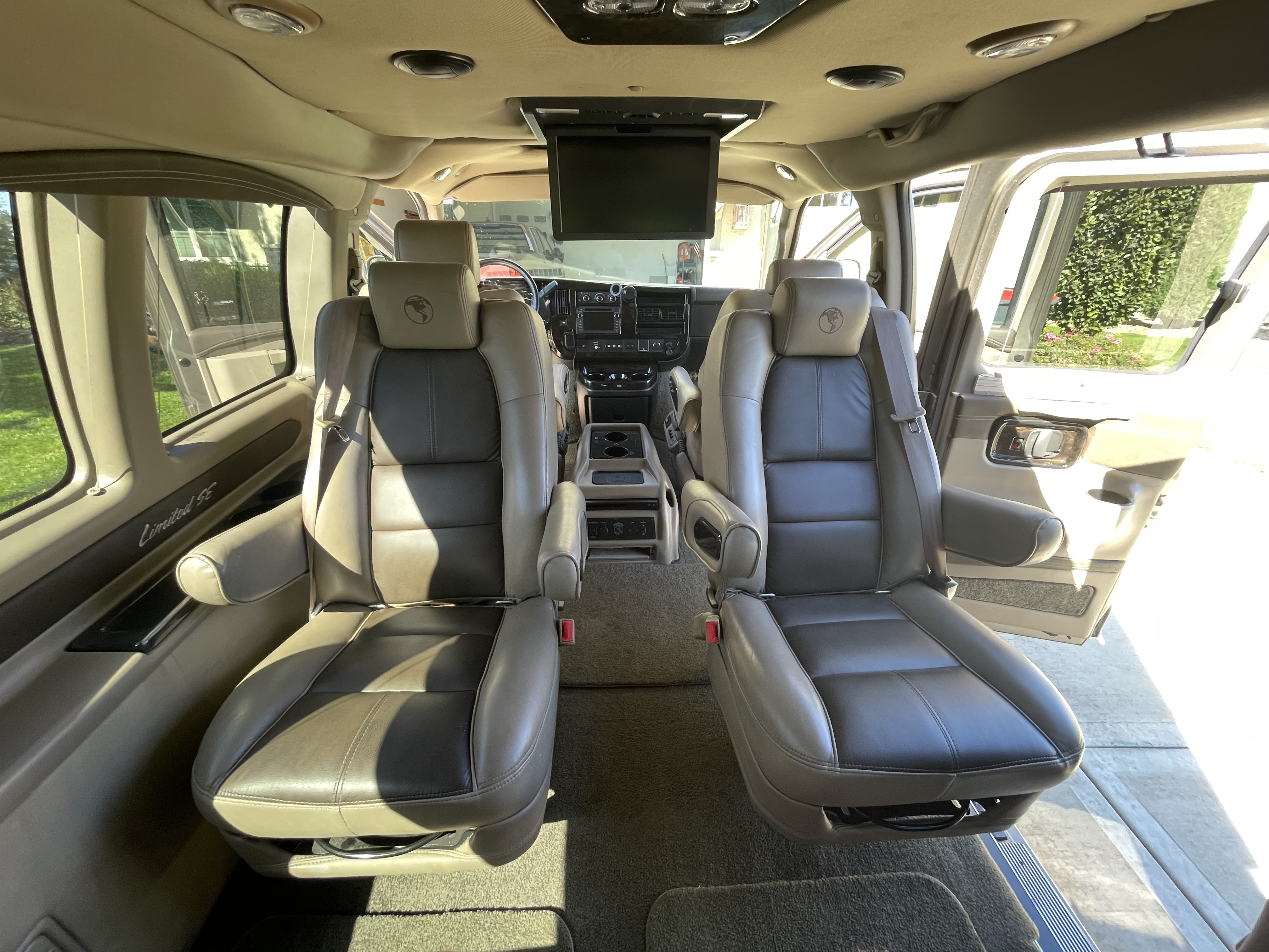 Used 2019 Chevrolet Express 2500 w/ Enhanced Convenience Package RWD image 20