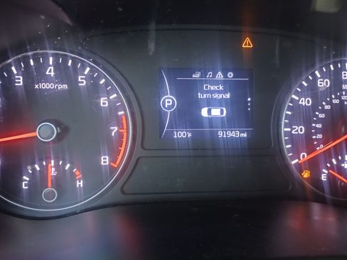 Used 2018 Kia Optima LX image 2