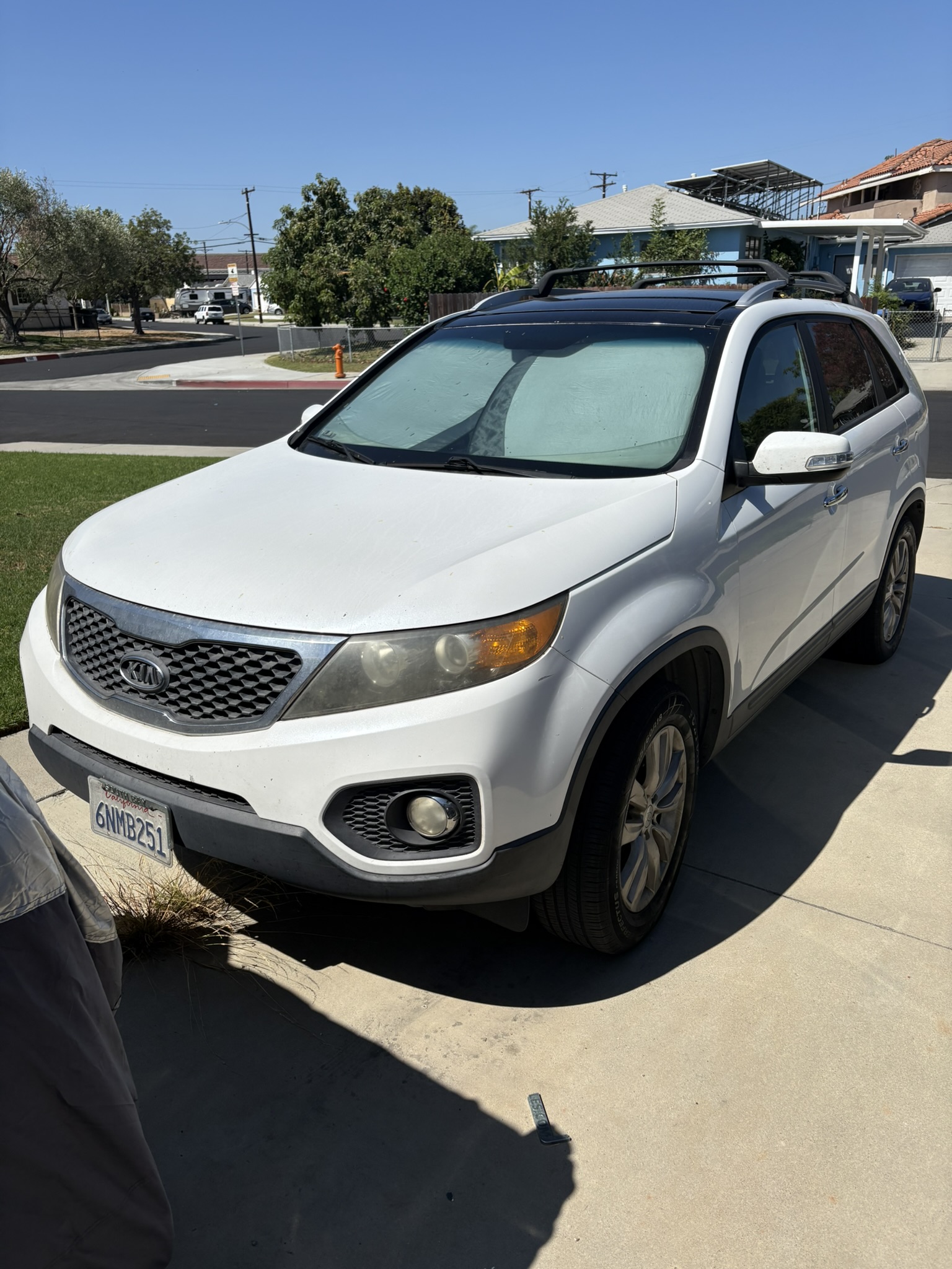 Used 2011 Kia Sorento EX w/ Premium Pkg FWD image 2