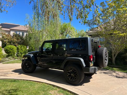 Used 2011 Jeep Wrangler Unlimited Sport image 6