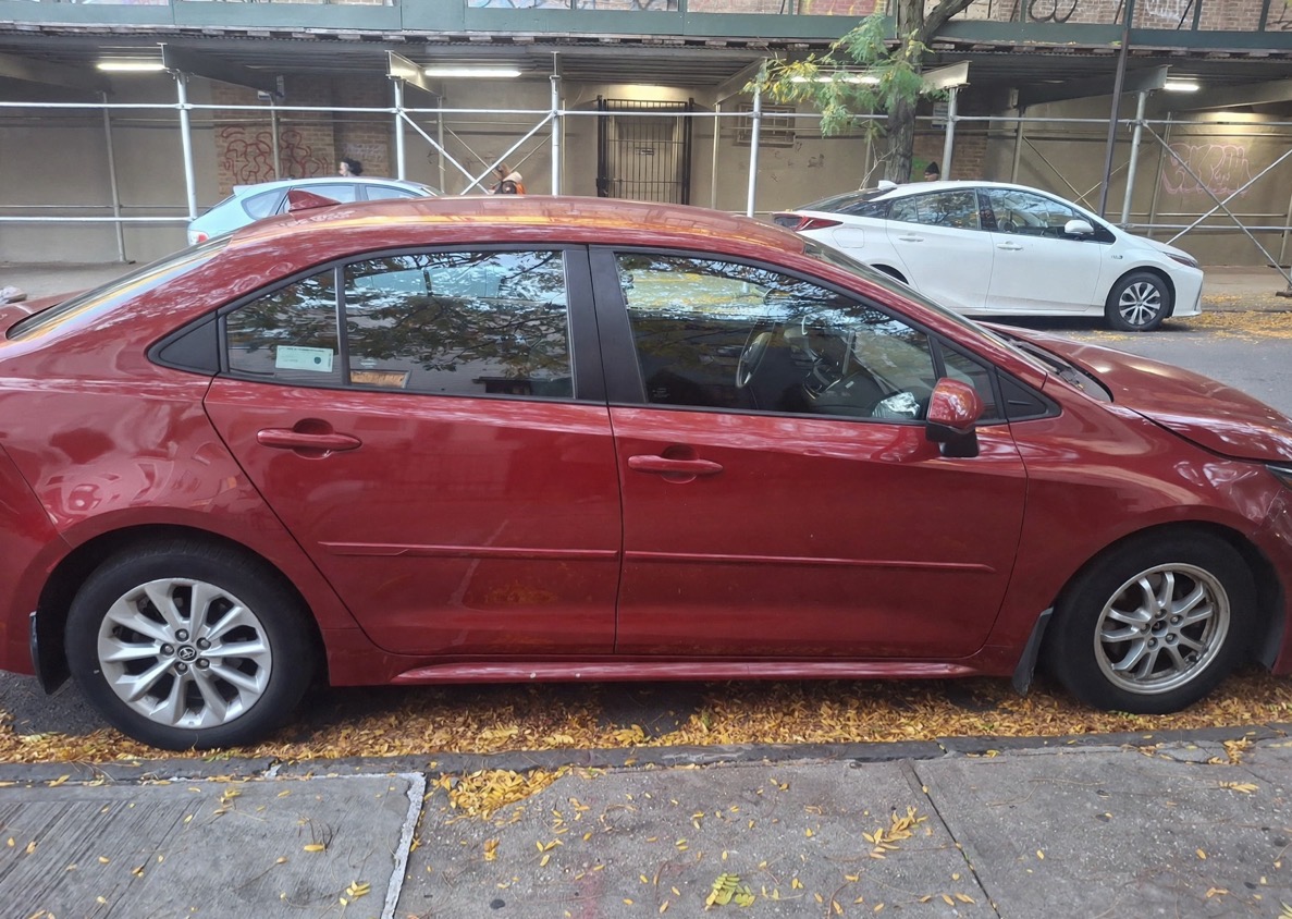Used 2021 Toyota Corolla LE w/ LE Convenience Package FWD image 5
