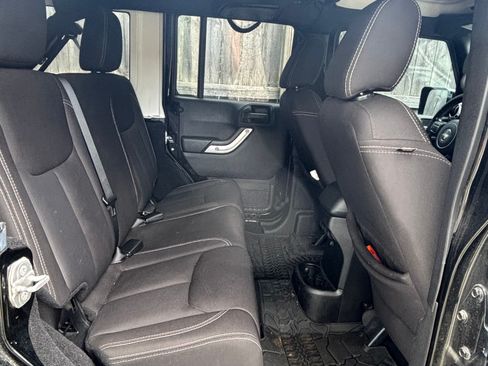 Used 2015 Jeep Wrangler Unlimited Sahara AWD/4WD image 8