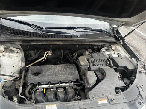 Used 2011 Kia Sorento LX w/ Convenience Pkg image 10