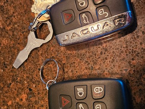 Used 2019 Jaguar F-PACE Premium image 11