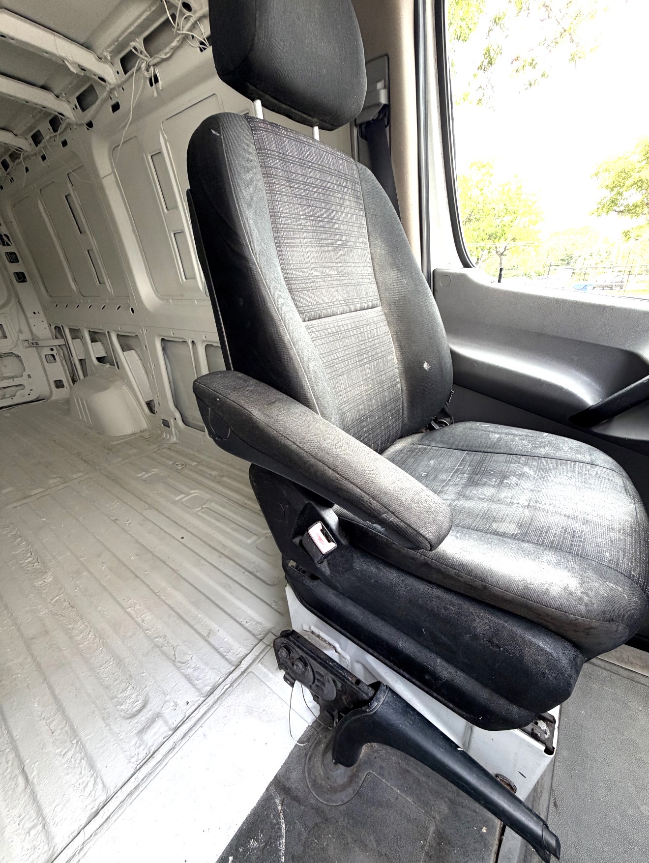 Used 2016 Mercedes-Benz Sprinter 2500 image 24