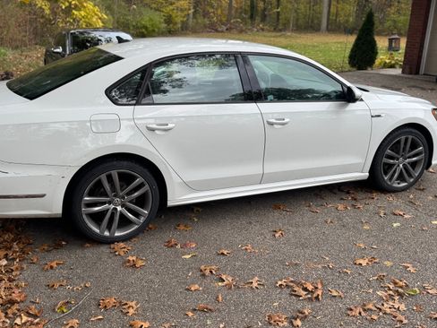 Used 2018 Volkswagen Passat 2.0T R-Line image 4