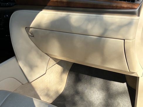 Used 2020 Lexus LX 570 4WD w/ Luxury Package image 16