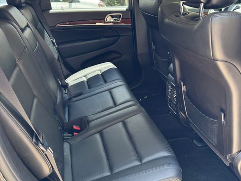 Used 2013 Jeep Grand Cherokee Limited w/ Luxury Group II AWD/4WD image 15