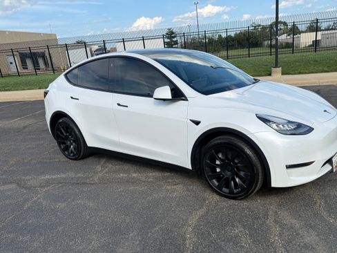 Used 2021 Tesla Model Y Long Range AWD/4WD image 10
