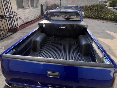 Used 2001 Chevrolet S10 Pickup LS w/ Preferred Equipment Group image 9