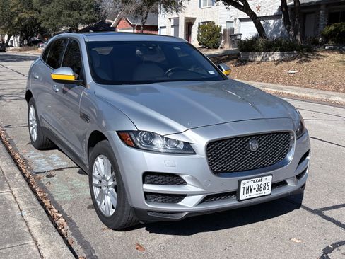 Used 2017 Jaguar F-PACE Prestige image 1