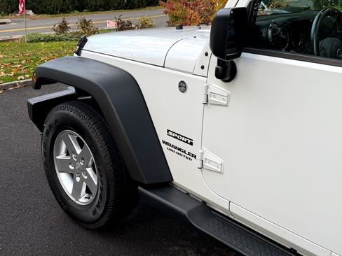 Used 2014 Jeep Wrangler Unlimited Sport w/ Quick Order Package 24S image 10