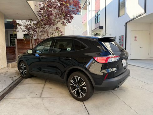 Used 2021 Ford Escape SE w/ SE Sport Appearance Package FWD image 8