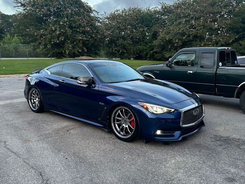 Used 2017 INFINITI Q60 Red Sport 400 image 2