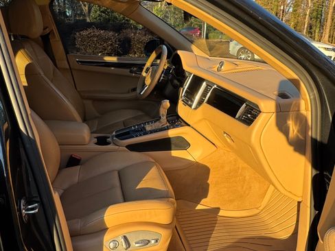 Used 2017 Porsche Macan image 11