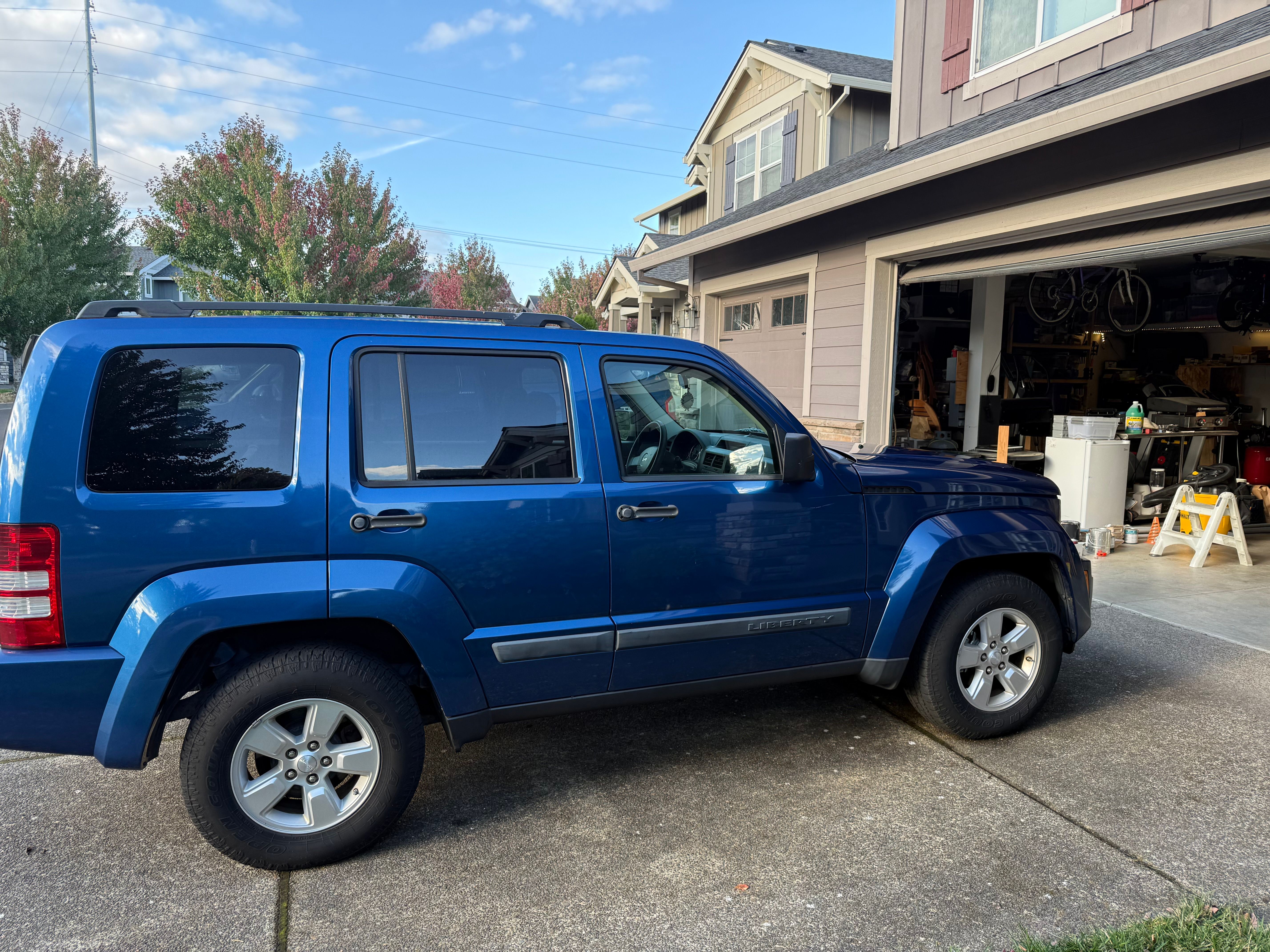 Used 2009 Jeep Liberty Sport w/ Popular Equipment Group AWD/4WD image 2