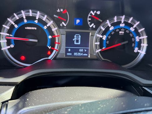 Used 2018 Toyota 4Runner SR5 Premium AWD/4WD image 10